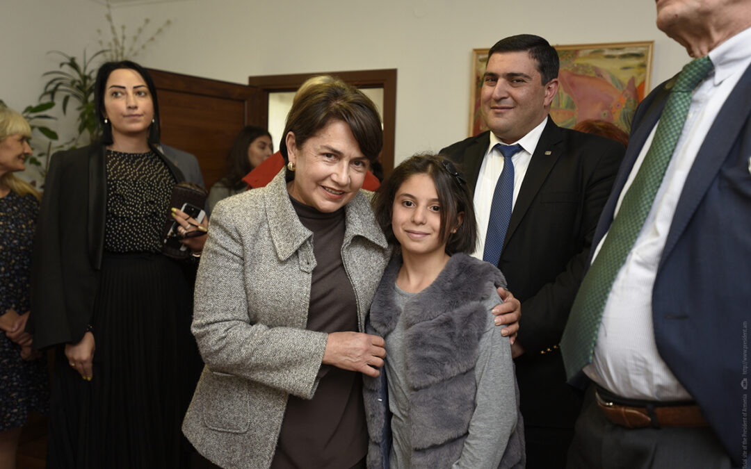 Սա աշխարհում իմ տեսած ամենամեծ ընտանիքն է. նախագահի տիկին Նունե Սարգսյանը ներկա է գտնվել «ՍՕՍ-Մանկական գյուղեր» հիմնադրամի խնամքի նոր կենտրոնների բացմանը
